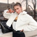 Damen kurze Fleecejacke mit Knöpfen Weiß Umgeschlagener Kragen und zwei Brusttaschen Lange Ärmel Polyester und Kunstwolle 3