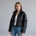Damen kurze Winterjacke mit Strasssteinen und hohem Stehkragen, gesteppt, voluminös, mit langen Ärmeln für den Winter in der Stadt 5