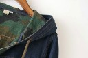 Damen lange Jeansjacke mit Kapuze und Camouflage-Futter Dunkelblau Druckknopfverschluss Vier aufgenähte Taschen Baumwolle 4