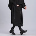 Damen lange schwarze Schichtrock mit asymmetrischem Schnitt und Schlitz Dekorative hängende Bänder Vordertasche Elastischer Gummibund Baumwolle 5