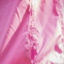 Damen leichte wasserdichte Laufjacke mit Kapuze Reißverschluss Elastische Bündchen Seitentaschen Dünner Polyester Sportlicher Schnitt 12