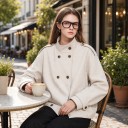 Damen Oversize Jacke mit Stehkragen, zweireihiger Knopfverschluss, Schulterpolster und Riemen an den Ärmeln, kurze Jacke für die Stadt 4