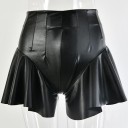 Damen Shorts-Rock aus Kunstleder mit hohem Bund Schwarz Breiter Volant-Saum Vertikale Nähte im Bund Reißverschluss hinten 4