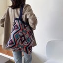 Damen Stricktasche über der Schulter im Ethno-Stil Geometrisches Muster aus Rauten Lange Träger Gerippter oberer Rand Material Wolle 35 x 3