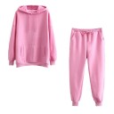 Damen-Sweatshirt und Jogginghose 10