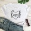 Damen-T-Shirt mit dem Aufdruck „Loved“. 15