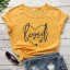 Damen-T-Shirt mit dem Aufdruck „Loved“. 16