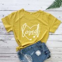 Damen-T-Shirt mit dem Aufdruck „Loved“. 9