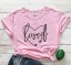 Damen-T-Shirt mit dem Aufdruck „Loved“. 11