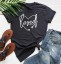 Damen-T-Shirt mit dem Aufdruck „Loved“. 1