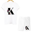 Damen-T-Shirt und Shorts mit einem Buchstaben 12