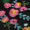 Damen verlängerte schwarze Sweatshirt mit bunten bestickten Blumen an den Ärmeln Sweatkleid Rundhalsausschnitt mit Rippbündchen Polyester 4
