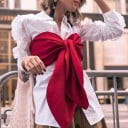 Damen weiße Bluse mit Rüschärmeln und Volants Ärmellänge unter dem Ellenbogen Klassischer Kragen und Knopfverschluss Baumwolle und Polyester 6