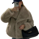 Damen Winterjacke aus Polyester Warmer Pelz mit langen Haaren Elegante Jacke mit Kragen Stylische Damen Winterbekleidung für kaltes Wetter 3