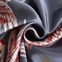 Damenbademantel mit Vogelmotiv Leichter eleganter Bademantel aus 100% Seide mit Bindeband in der Taille Sanfter fließender Stoff für häuslichen Komfort und Entspannung 4