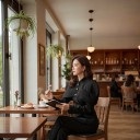 Damenblazer mit voluminösen gerafften Schultern Stehkragen Tropfenförmige Knöpfe Taillierter Schnitt Polyester Für die Arbeit und den Abend 12
