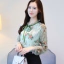 Damenbluse mit Blumenmuster und angenähten Blumen Rüschenausschnitt mit Schleife Lange durchsichtige Ärmel mit Rüschen Polyester und Spandex 5