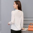 Damenbluse mit großer Schleife am Ausschnitt Formeller Schnitt Lange Ärmel mit Knopfmanschette Sanft geraffte Schultern Polyester und Elasthan 4