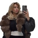 Damenjacke mit Fellkragen kurze gesteppte Jacke mit großem flauschigen Kragen lockere Passform für den Winter in der Stadt 5