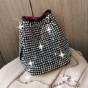 Damentasche mit glitzernden Steinen 15 x 18 x 12 cm Beutelform mit Kettenzug Langer Metallgurt über die Schulter oder quer über den Körper 4