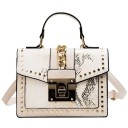 Damentasche mit Klappe Schlangenmuster Goldene Nieten und dekorative Kette Metallverschluss Schulterriemen Kunstleder 21 x 16 x 10,5 cm 6