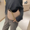 Damentasche über der Schulter in Halbmondform Reliefmuster aus Krokodilleder Riemen mit goldener Kette Unter dem Arm tragbar 24 x 16 x 6,5 10