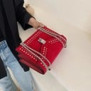 Damentasche über der Schulter mit Klappe und metallischen Nieten Langer Kettenriemen Metallverschluss Samtoptik Kunstleder und Polyester 7