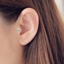 Dameørering med zirkoner Åbent ring med kugler i enderne Lille glitrende dekoration i den forreste del af øret Smykkemetal Fin smykke 7
