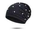 Dames beanie muts met een vrije pasvorm versierd met imitatieperlen en glinsterende steentjes Vrije pasvorm met zachte plooien Fijn tricot 1