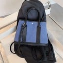 Dames canvas handtas Stevige vorm Twee korte handvatten Zwarte afwerking Metalen stud aan de voorkant Afmetingen 30 x 22 x 15 cm 4