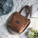 Dames corduroy schoudertas en handtas 32 x 34 x 6,5 cm Twee korte handvatten Lange schouderband met gesp Voorzak 2