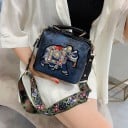 Dames crossbody handtas in kofferformaat met decoratieve applicatie van een olifant Bovenste handvat Brede schouderband met vlinderpatroon 4
