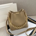 Dames crossbody tas in de vorm van een zak Kettinghandgreep van grote schakels Lange schouderband Gouden label PU-leer 21 x 20 x 11 cm 2