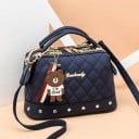 Dames crossbody tas in kofferformaat Gestikt patroon en studs Twee handvatten en een lange schouderband Ritssluiting PU leer 25 x 16 x 13 5