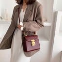 Dames crossbody tas met bovenhandvat Vierkante vorm Krokodillenpatroon Metalen sluiting Afneembare schouderband PU leer Afmetingen 17 x 17 9