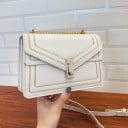 Dames crossbody tas met envelopflap en contrasterende stiksels Kettingband met gesp Metaal sluiting PU leer 21 x 14 x 7,5 cm 7