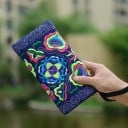 Dames etno portemonnee met kleurrijke bloemenborduursels en polsbandje Ritsluiting Materiaal PU leer en polyester 20 x 11 x 0,5 cm 4