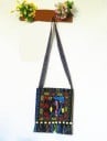 Dames etno schoudertas van geweven gestreepte stof Kleurrijke franjes Lange schouderband Canvas en polyester Afmetingen 25 x 28 cm Boho stijl 3
