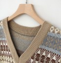 Dames gebreide vest zonder mouwen met V-hals Vrije snit Kleurrijk geometrisch patroon in strepen Beige ribbels Katoen en spandex 5