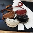 Dames gewatteerde heuptas met decoratieve kettingen en brede schouderband Ruitpatroon Metalen rits PU leer en polyester 26 x 9 x 15 cm 4