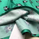 Dames groene midi rok met bloemenprint Glanzende satijnen stof Uitlopende, vloeiende snit Kunstzijde met nylon en spandex 5