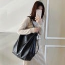 Dames grote schoudertas van kunstleer Zacht ruim ontwerp Brede handvat Lange schouderband voor crossbody dragen 41 x 41 cm 7