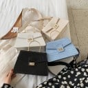 Dames handtas met krokodillenleer patroon Metalen handvat Klep met gouden sluiting Brede schouderband 23 x 16 x 8 cm 6