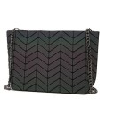 Dames holografische schoudertas met metalen ketting Platte rechthoekige vorm Geometrisch patroon PU leer en polyester 26 x 18 x 7 cm 3