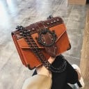 Dames kleine schoudertas met klep Kettingriem Versierde ronde gesp en riem met studs Metalen hoeken PU leer 20 x 14 x 7 cm 4
