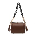 Dames kleine vierkante handtas 17,5 x 14 x 10 cm Kunstleer Klep met metalen sluiting Kettinghandvat en lange schouderband 4