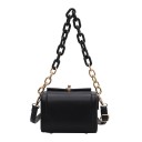 Dames kleine vierkante handtas 17,5 x 14 x 10 cm Kunstleer Klep met metalen sluiting Kettinghandvat en lange schouderband 1