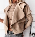 Dames korte jas met suede uitstraling Opvallende brede revers Klepzakken Gouden knopen Schouderstukken Lange mouwen Polyester 5