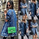 Dames lange denimjas blauw Losse pasvorm Gescheurde details Rafelige onderrand Borstzakken met klep Sluiting met knopen Polyester 2