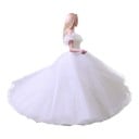 Dames lange feestjurk met blote schouders en ruffles met vetersluiting op de rug en gelaagde rok in prinsessenstijl 3